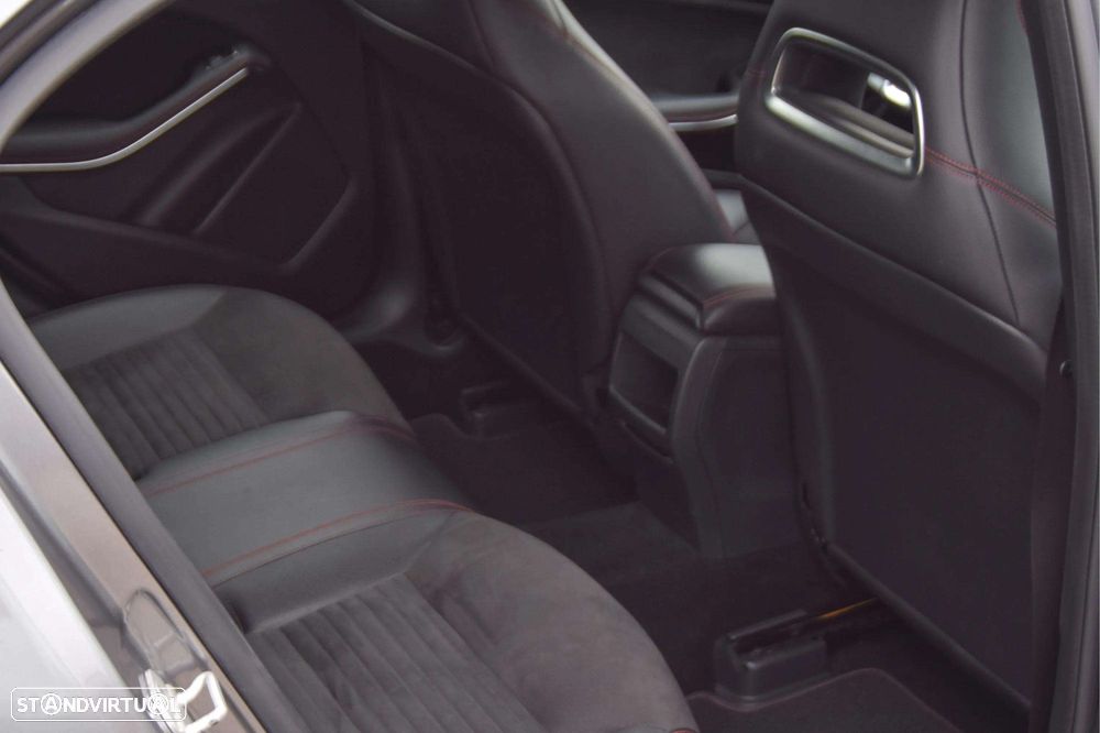 Mercedes-Benz A 180 CDI BE AMG Line - 11