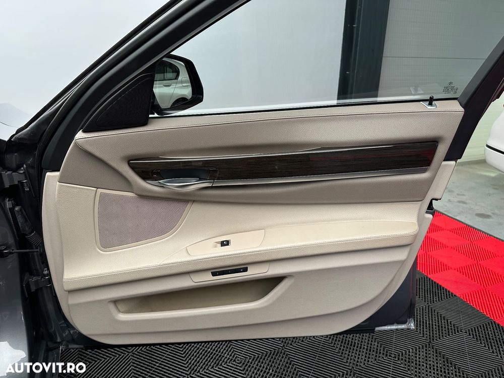 BMW Seria 7 740d xDrive - 26