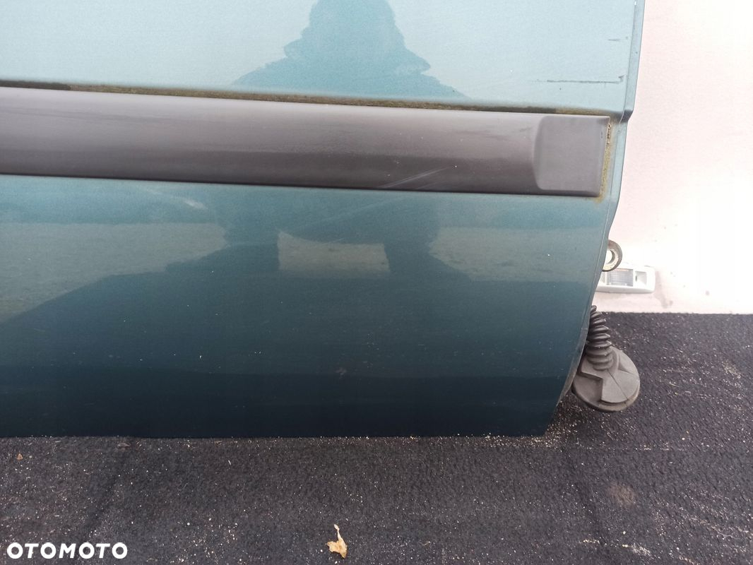 Drzwi prawy tył kompletne FORD FOCUS MK1 KOMBI kolor X1 - 11