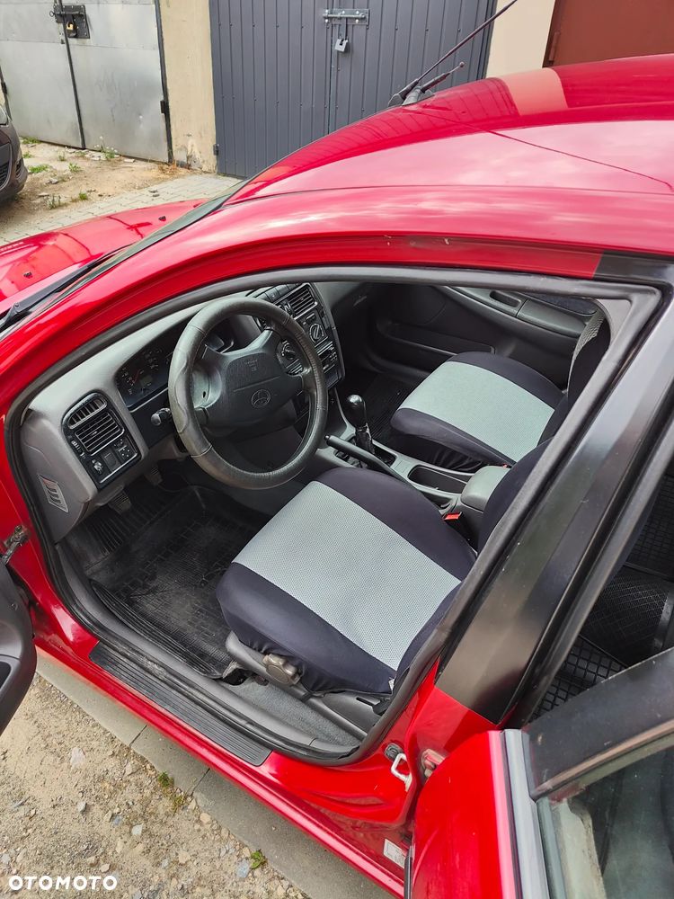Toyota Avensis - 10