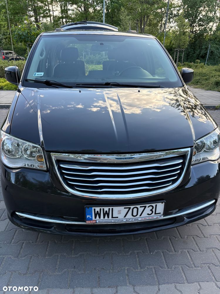 Chrysler Town & Country - 4