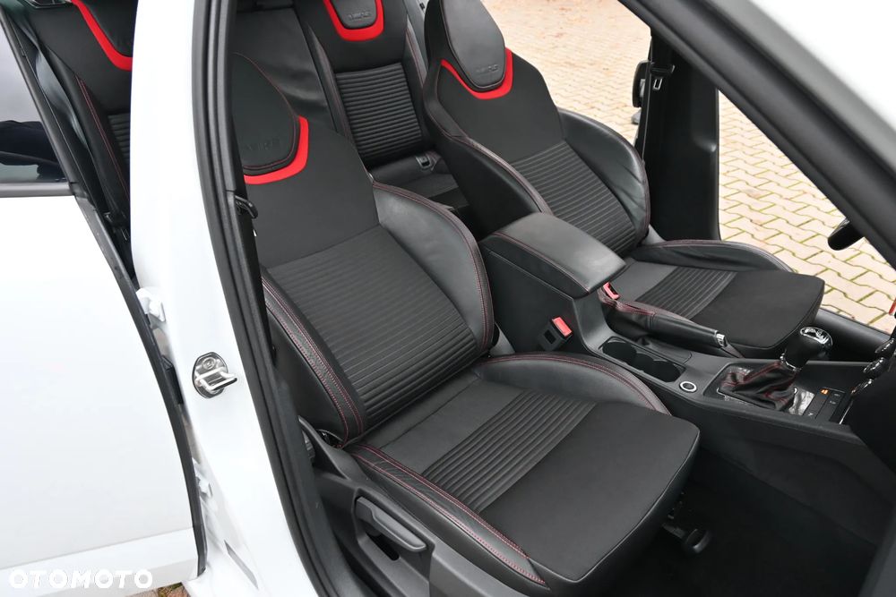 Skoda Octavia Combi 2.0 TDI DSG RS - 40