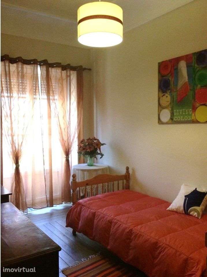 Quarto em apartamento tranquilo na zona da Graça, com terraço - Grande imagem: 2/7