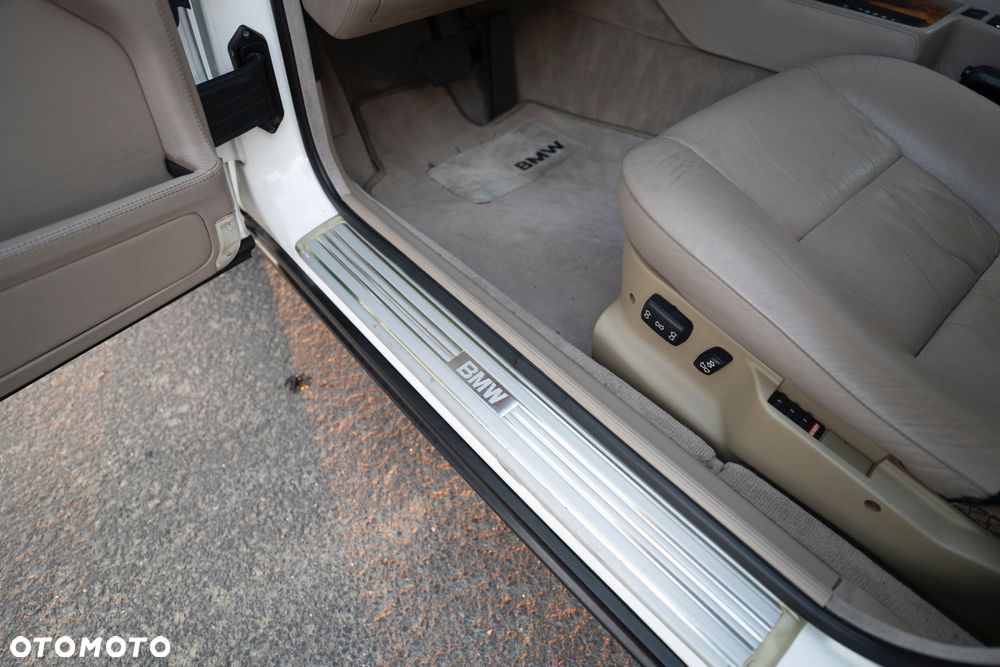 BMW Seria 7 750iL - 30