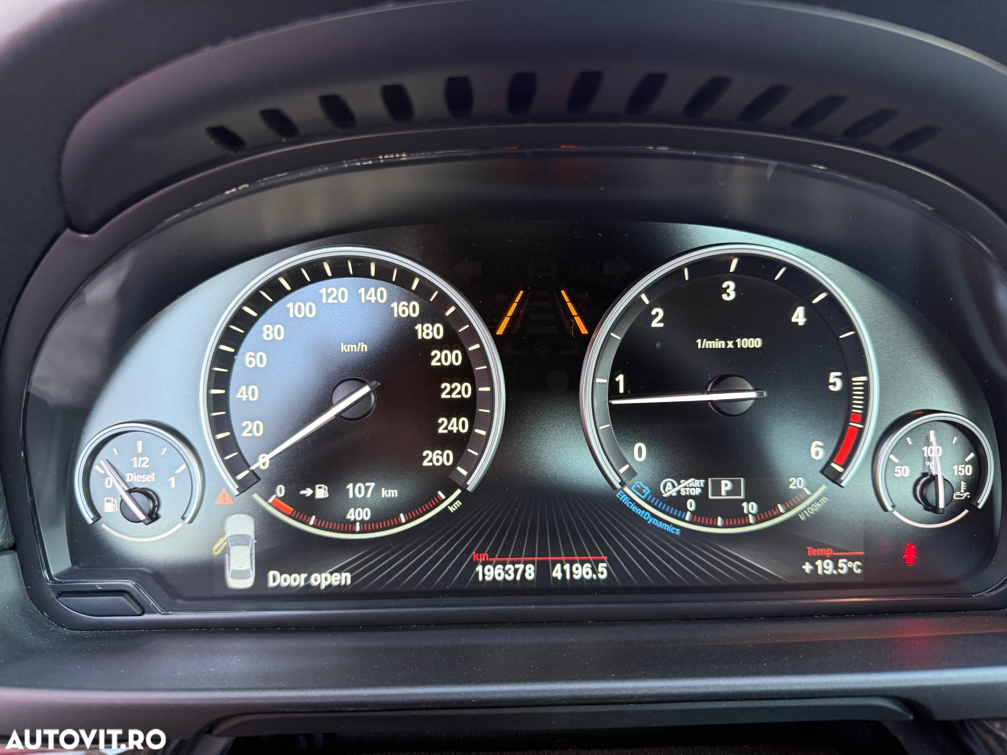 BMW Seria 5 520d xDrive AT - 32