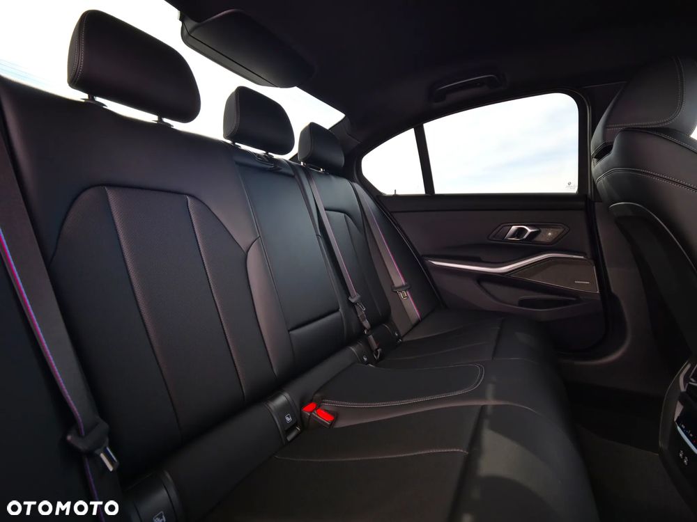 BMW Seria 3 320d xDrive mHEV M Sport sport - 33