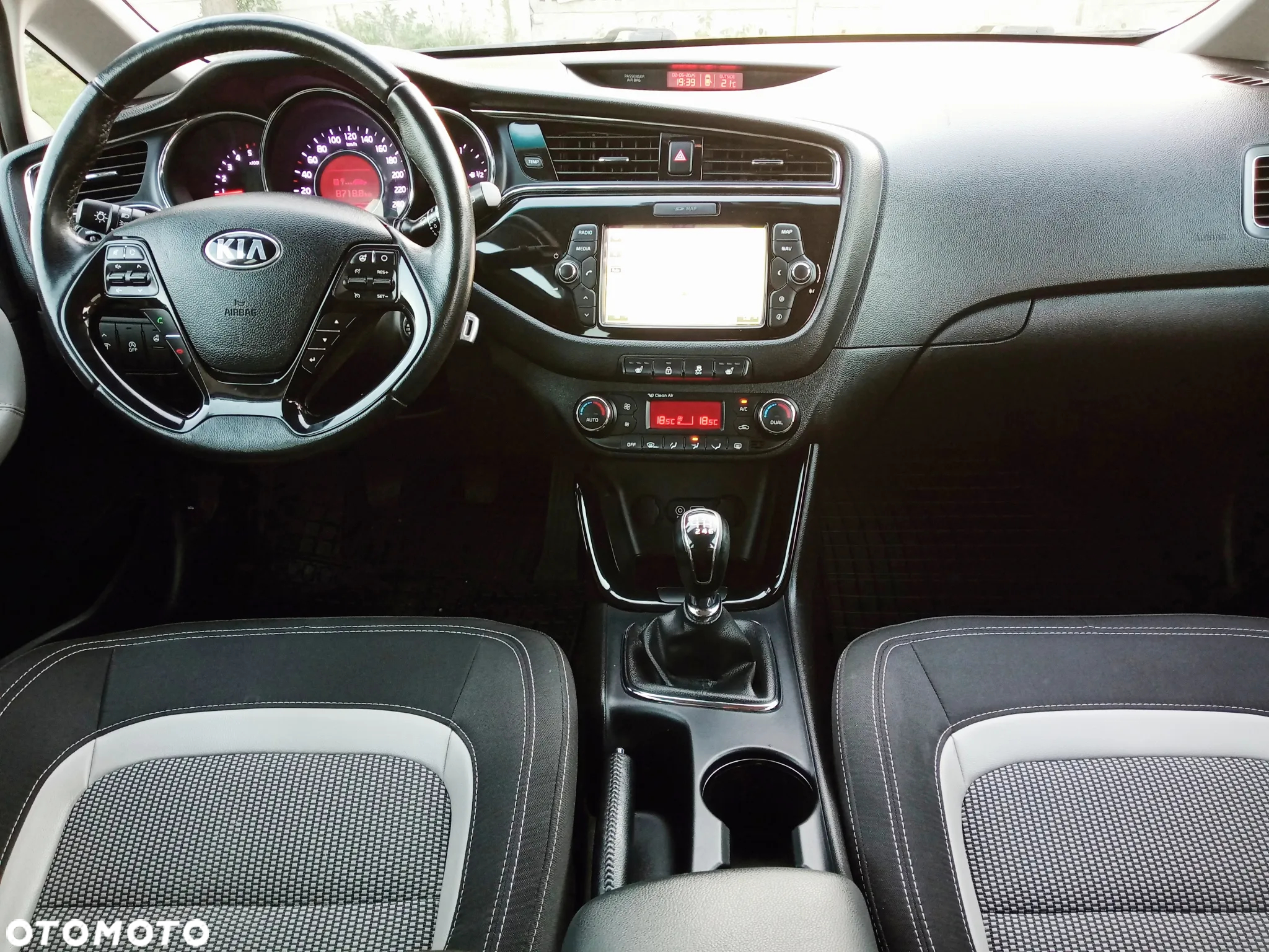 Kia Ceed - 9