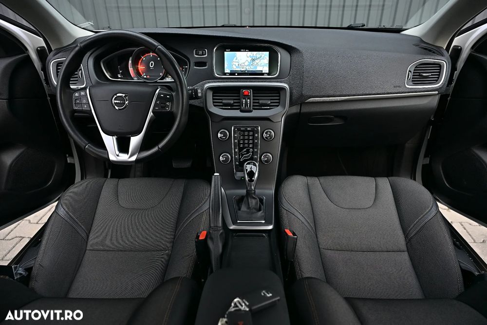 Volvo V40 D3 Geartronic Momentum - 27