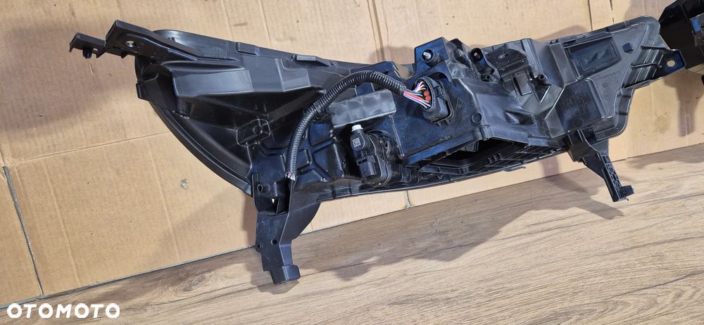 CAPTUR II LIFT SYMBIOZ LAMPA PRZÓD LEWA LUB PRWA LED 24- - 8