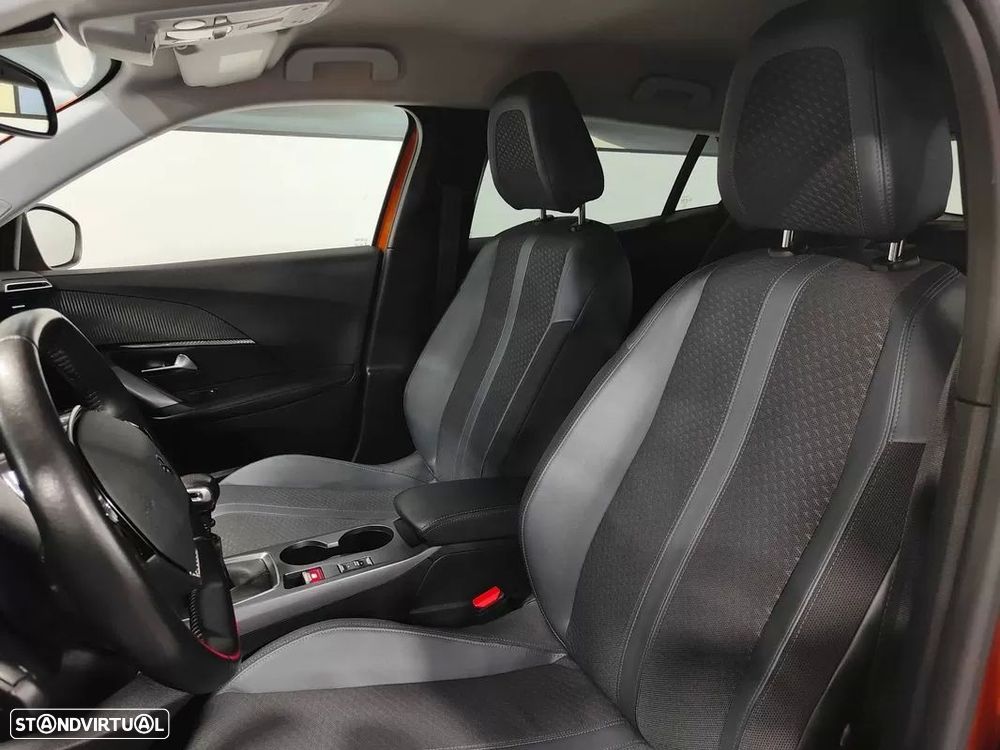 Peugeot 2008 1.2 PureTech Allure — fotografia 33