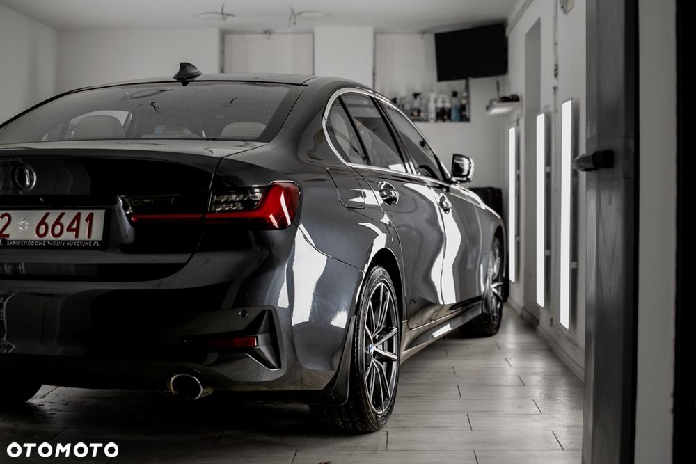 BMW Seria 3 330i xDrive - 4