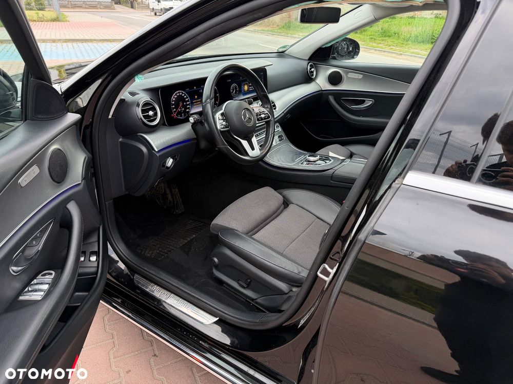 Mercedes-Benz Klasa E 220 d 4Matic 9G-TRONIC Avantgarde - 11