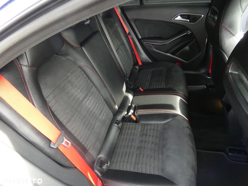 Mercedes-Benz CLA 250 Sport 4-Matic - 32