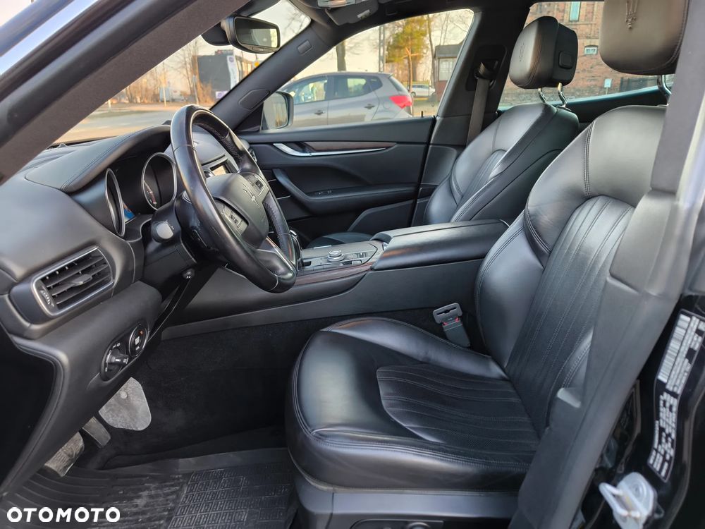 Maserati Levante Q4 Executive - 23