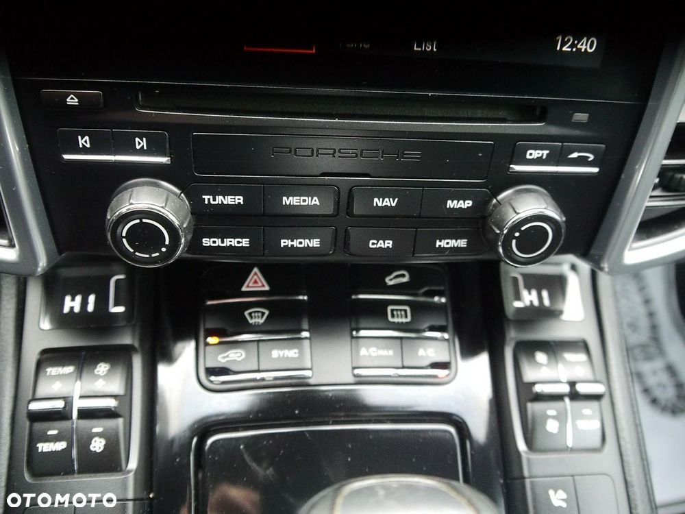 Porsche Cayenne - 22