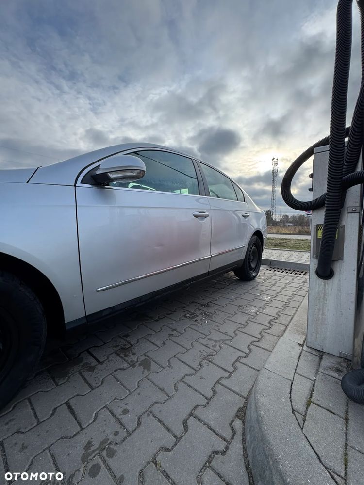 Volkswagen Passat 2.0 TDI DPF Highline - 13