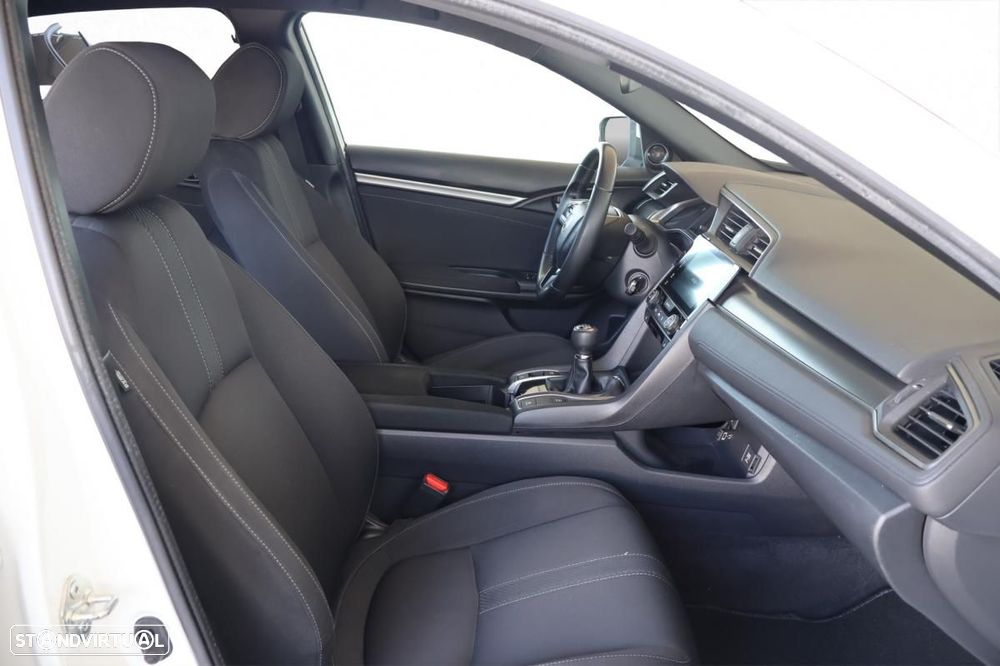 Honda Civic 1.0 i-VTEC Elegance CVT Navi - 19