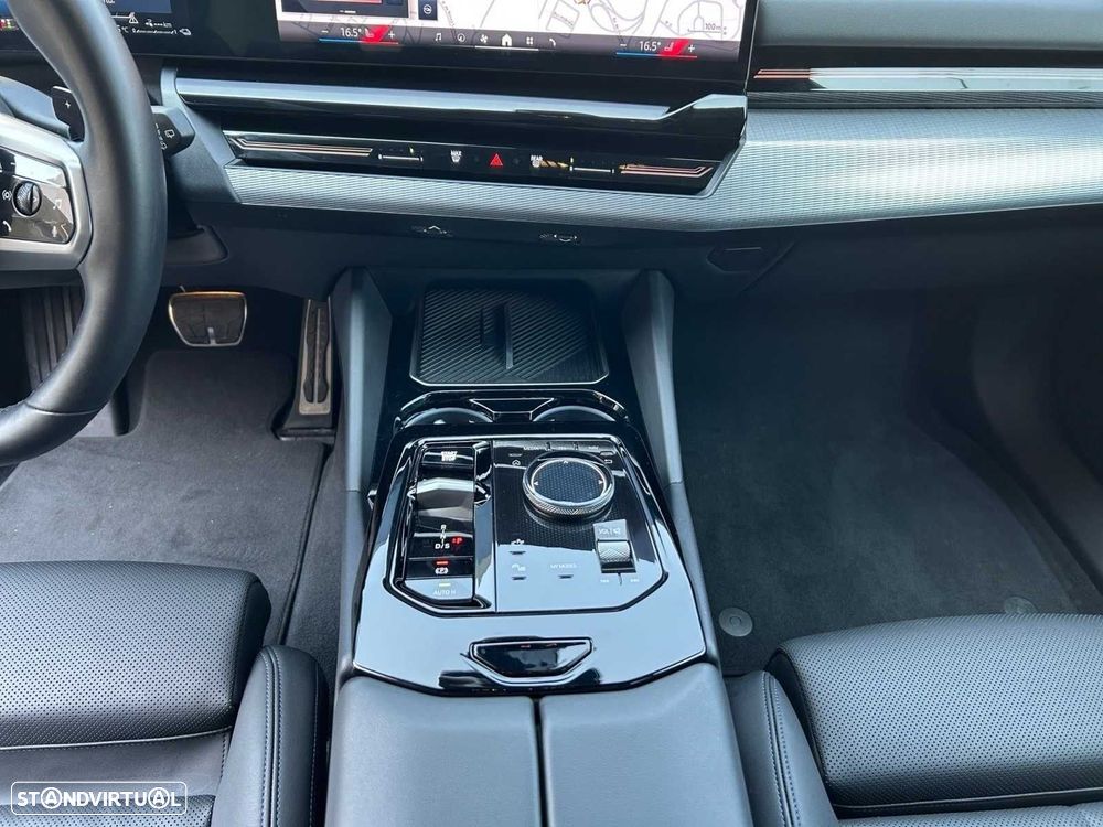 BMW 530 e Pack Desportivo M - 12
