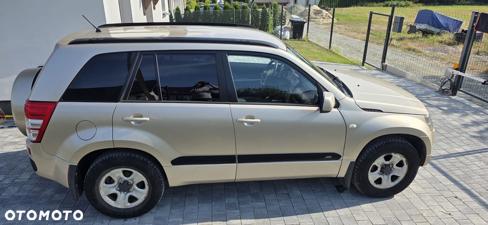 Suzuki Grand Vitara 2.0 - 15