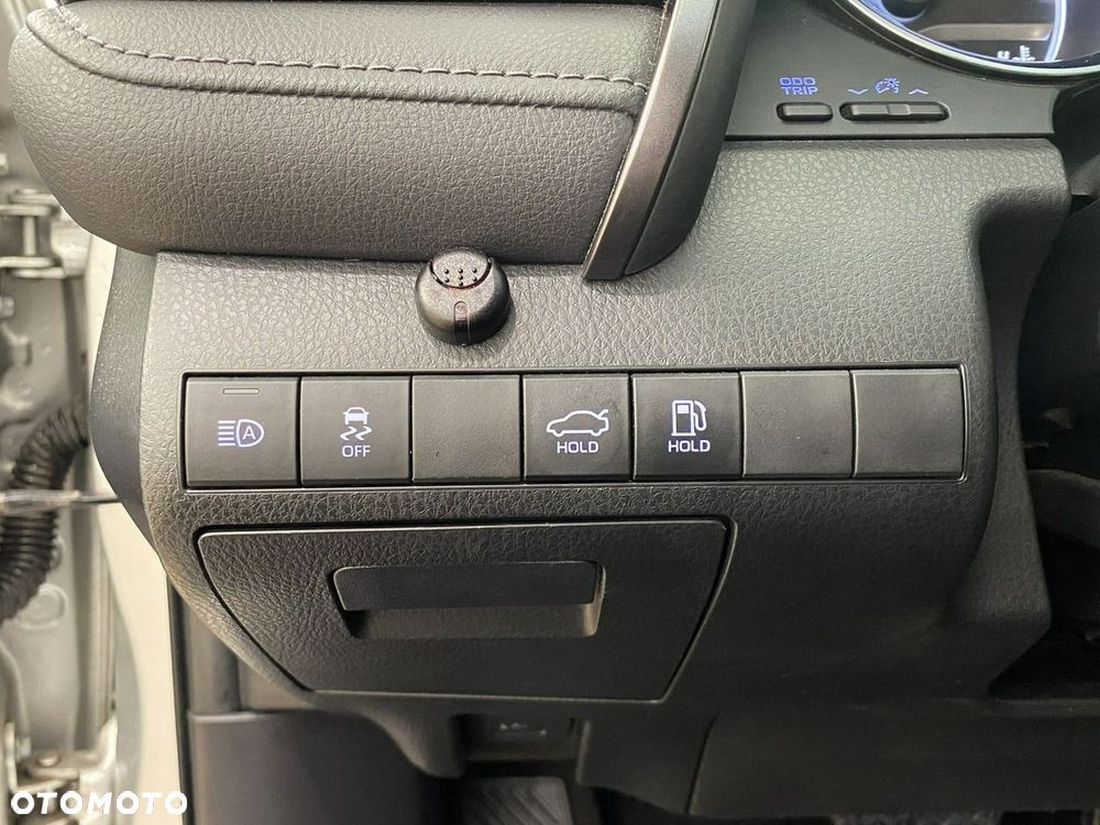 Toyota Camry 2.5 Hybrid Comfort CVT - 27