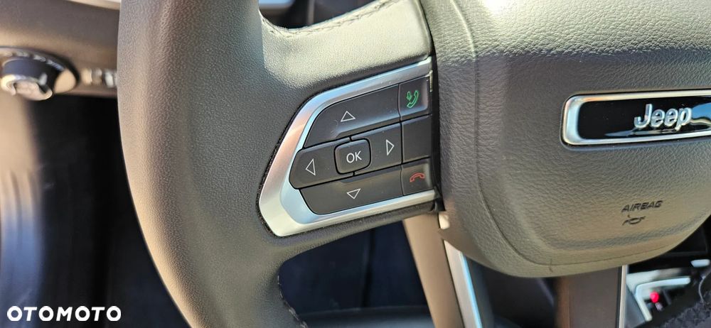 Jeep Compass - 33