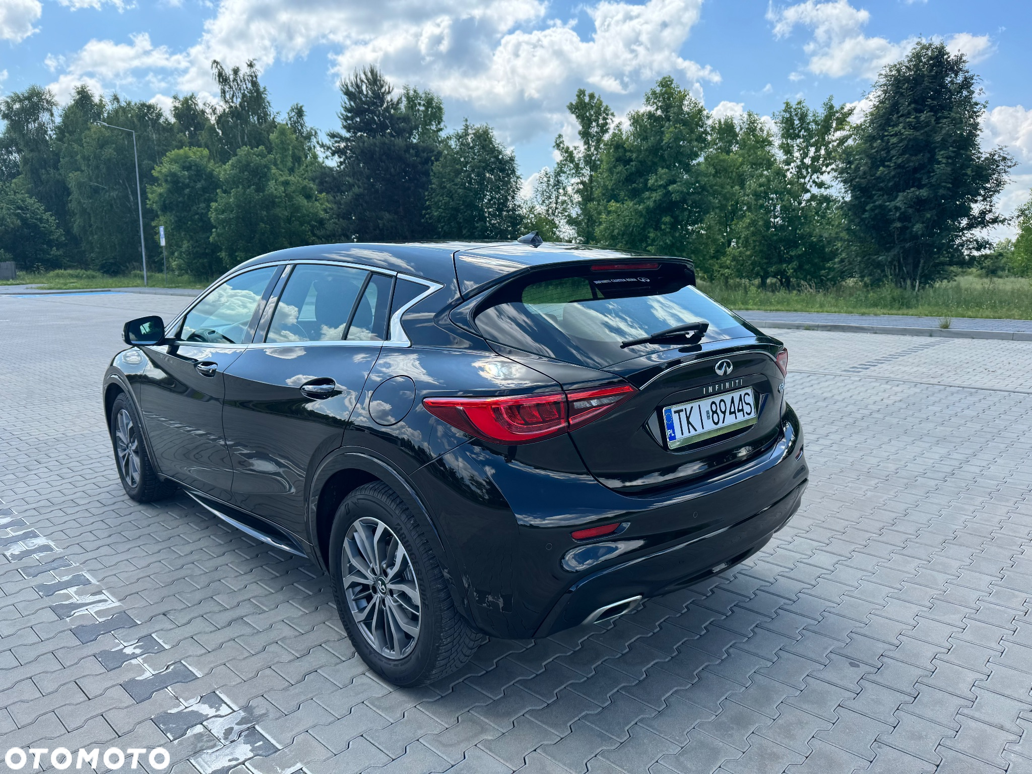 Infiniti Q30 1.6t - 24