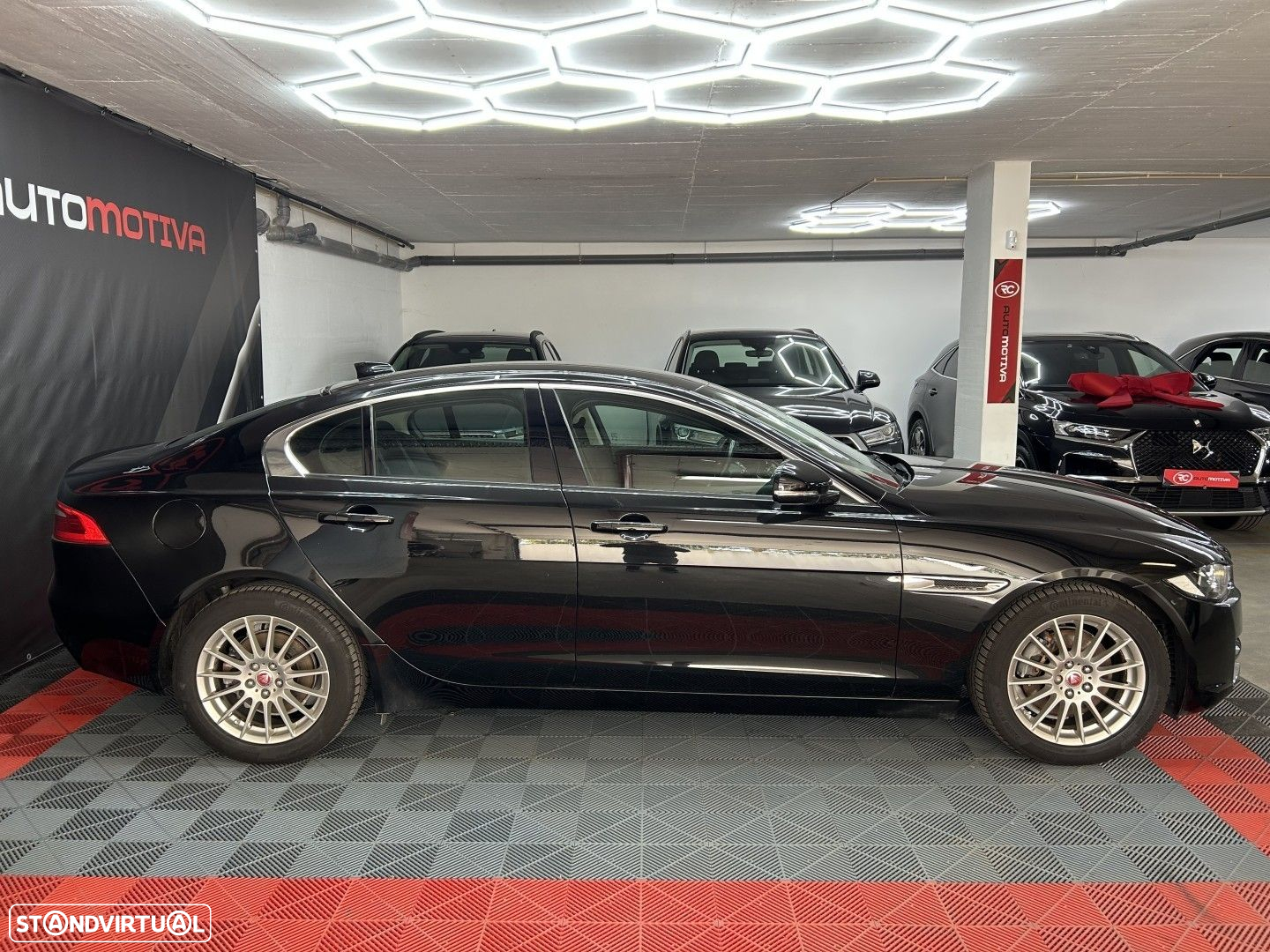 Jaguar XE 2.0 D Prestige - 4