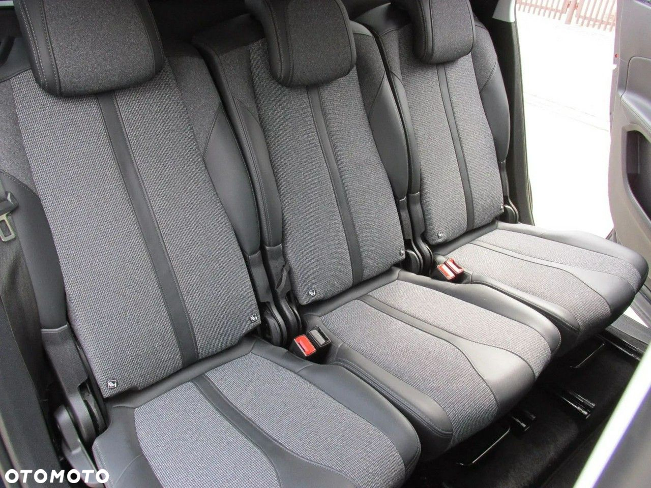 Peugeot 5008 1.5 BlueHDI Allure S&S - 11