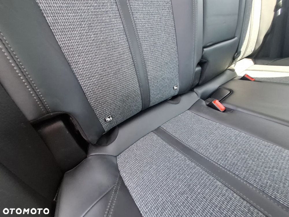 Peugeot 3008 PureTech 130 Stop & Start GPF EAT8 Allure - 17