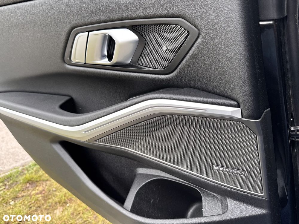 BMW Seria 3 320d xDrive mHEV M Sport - 17