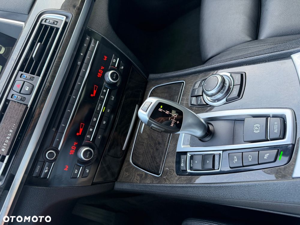 BMW Seria 7 730d xDrive - 34
