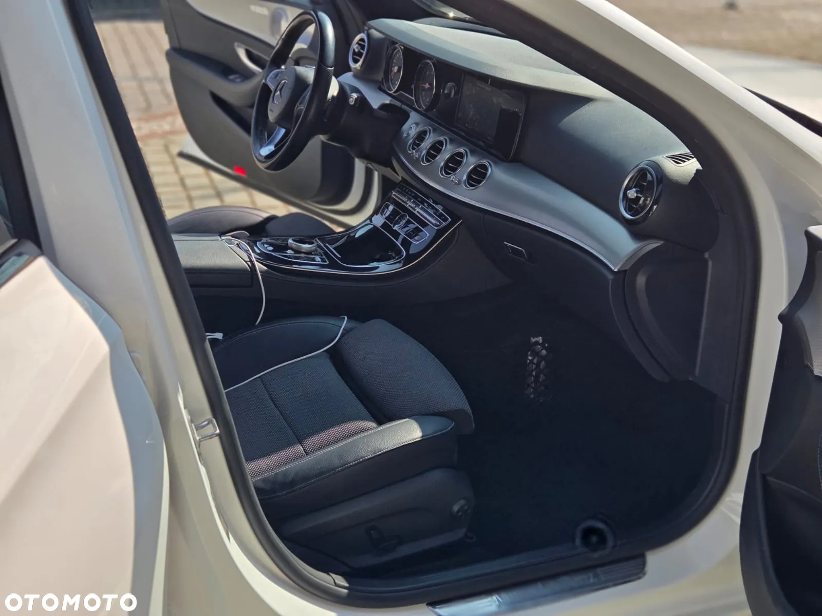 Mercedes-Benz Klasa E 220 d 9G-TRONIC - 31