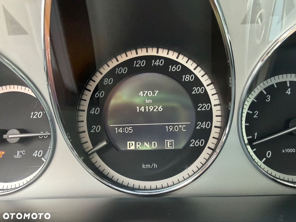 Mercedes-Benz Klasa C 200 CGI Automatik BlueEFFICIENCY Avantgarde - 11