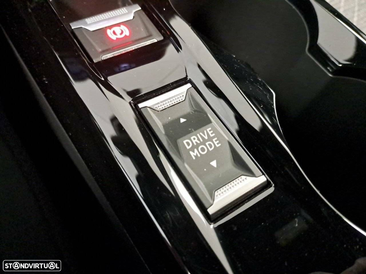 Peugeot 2008 1.2 PureTech Allure EAT8 - 23