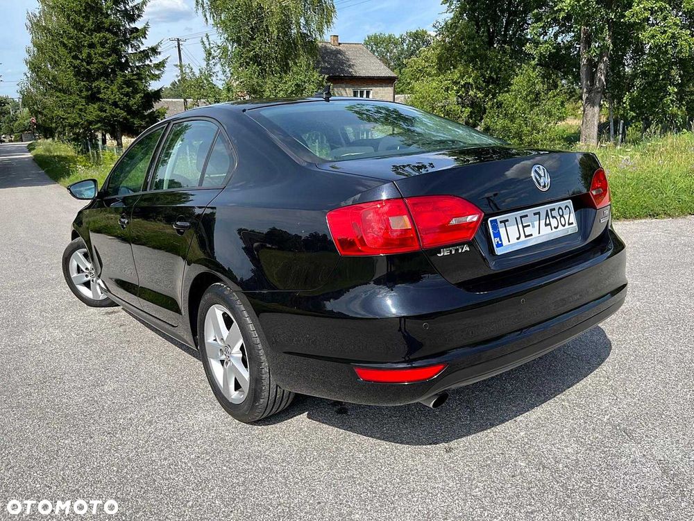 Volkswagen Jetta - 3