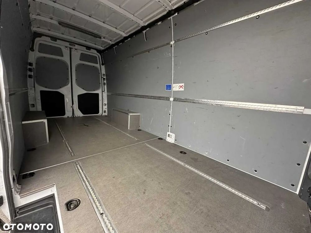 Mercedes-Benz Sprinter - 8