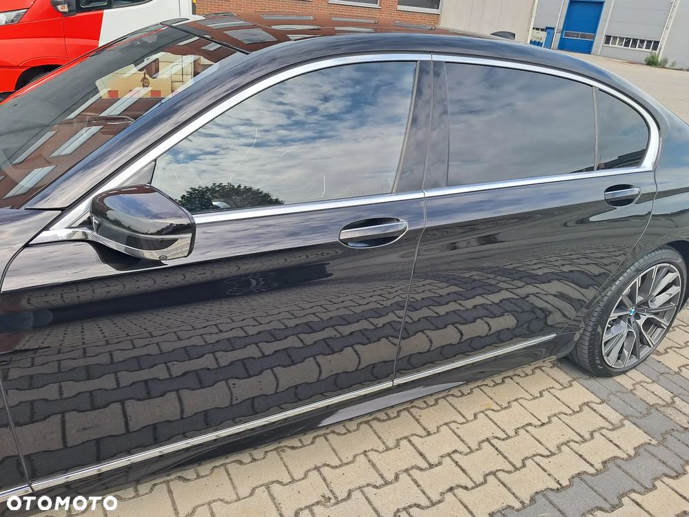 BMW Seria 7 750Li xDrive - 3