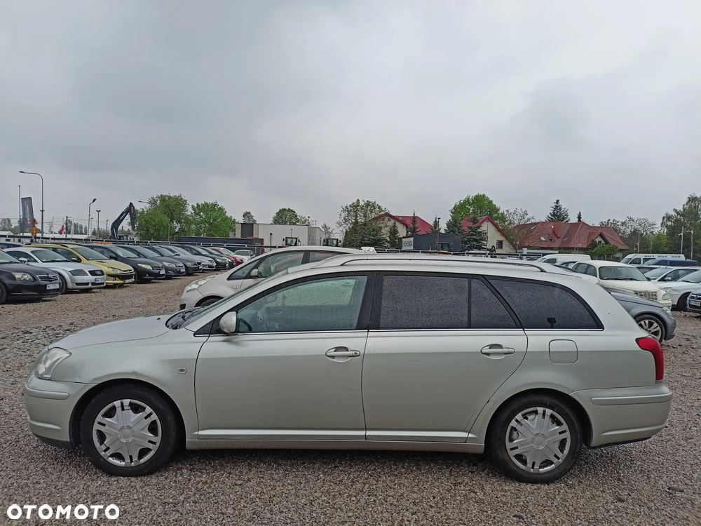 Toyota Avensis - 2