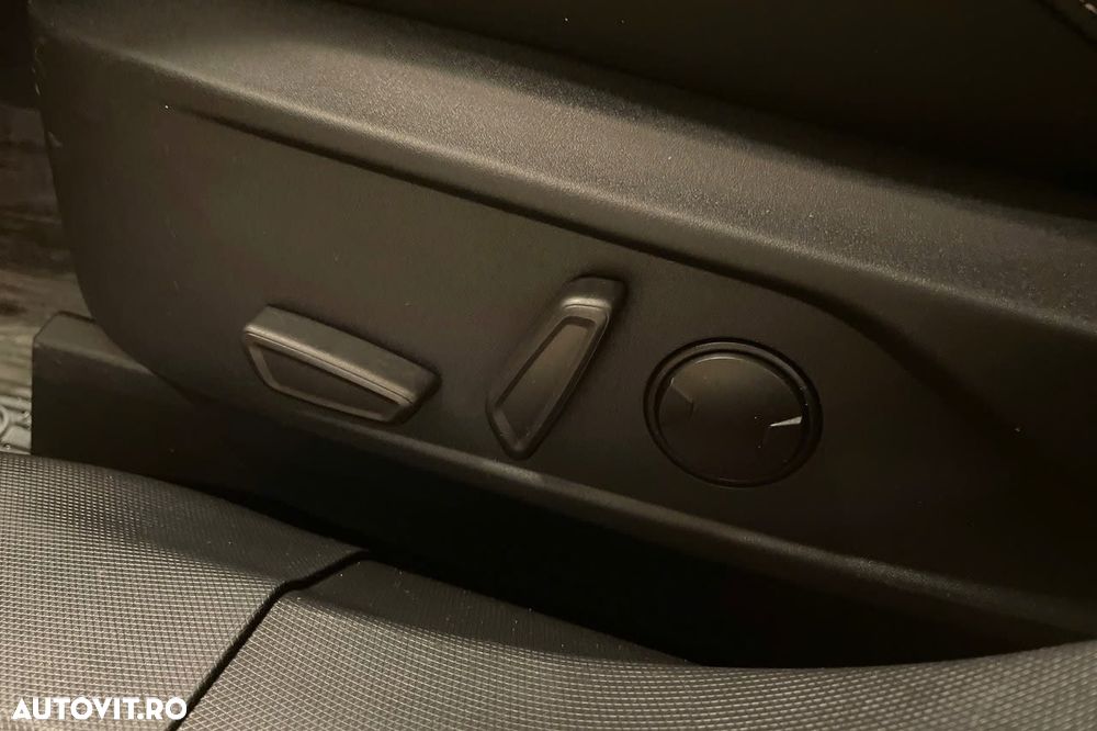 Ford Mustang Mach-E AWD GT - 10