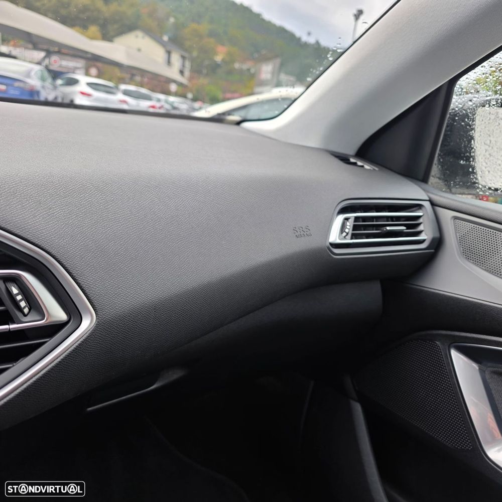 Peugeot 308 SW 1.2 PureTech Allure Pack EAT8 - 31