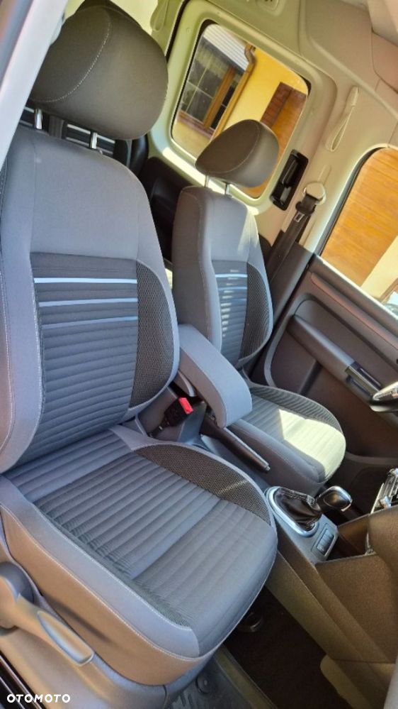 Volkswagen Caddy Maxi Highline DSG - 26