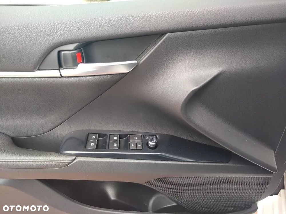 Toyota Camry ver-2-5-hybrid-executive-cvt - 8