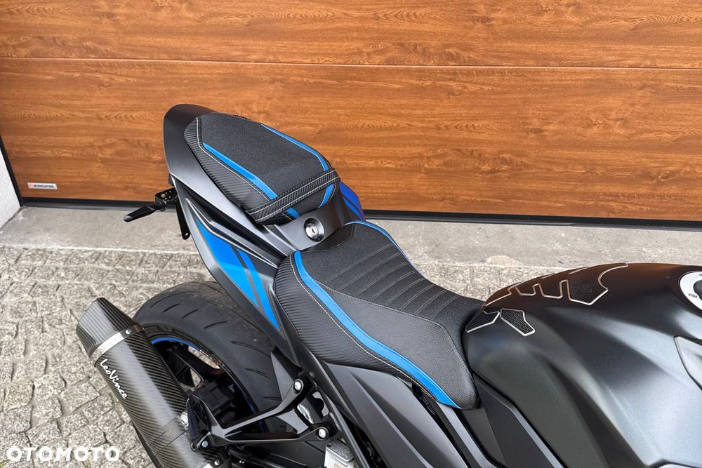 Suzuki GSX - 13