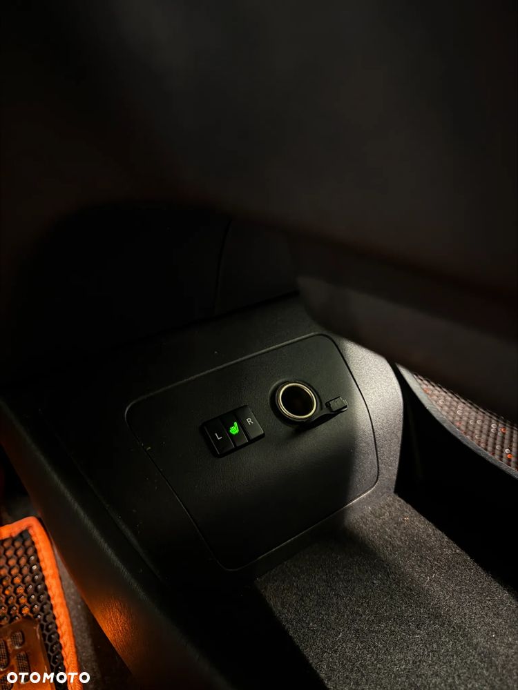 Toyota Prius (Hybrid) Executive - 12