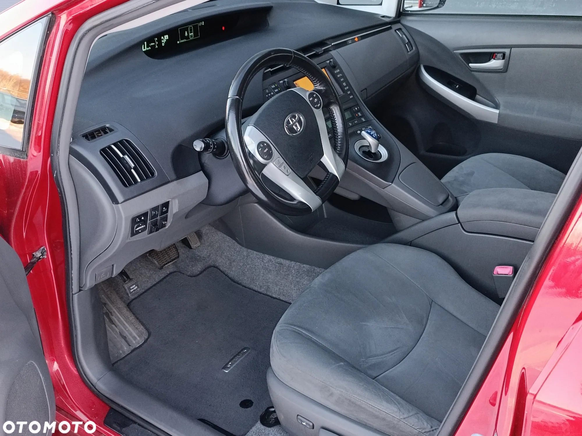 Toyota Prius (Hybrid) Executive - 3