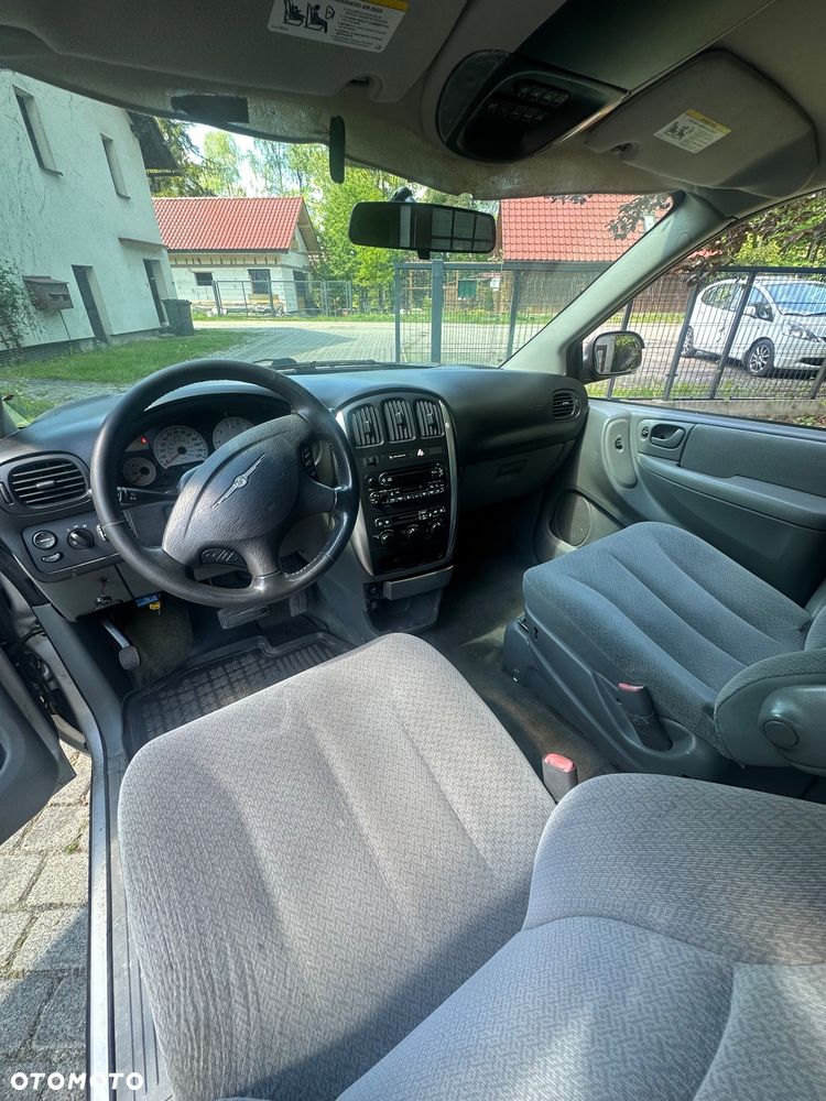 Chrysler Town & Country - 2