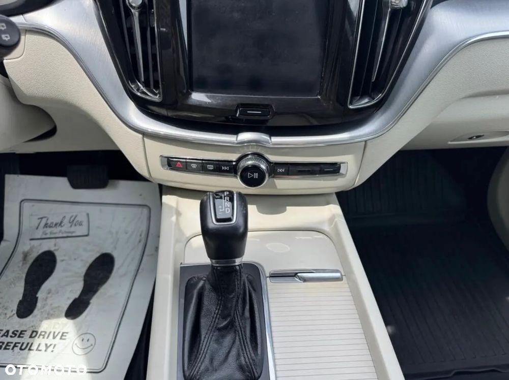 Volvo XC 60 T6 AWD Momentum - 20