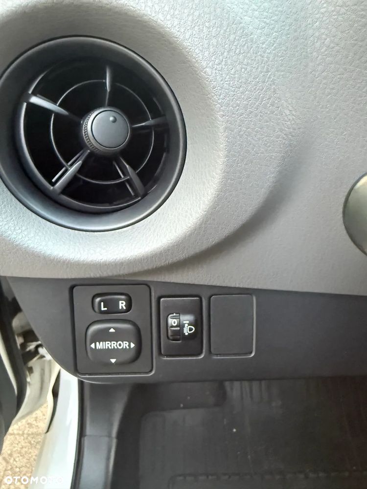 Toyota Yaris 1.0 VVT-i - 13