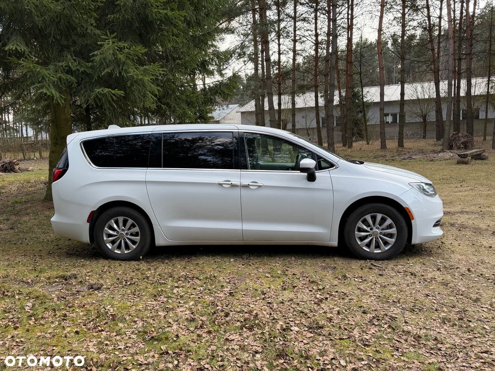 Chrysler Pacifica - 6