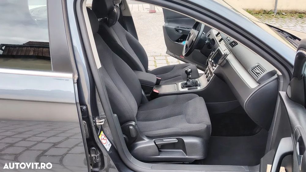 Volkswagen Passat 2.0 TDI Comfortline - 15